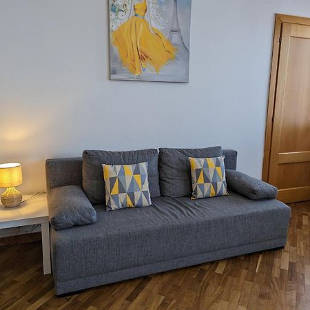 3-Bedroom Apt In Town Square Вроцлав Экстерьер фото