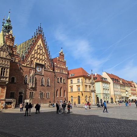 3-Bedroom Apt In Town Square Вроцлав Экстерьер фото