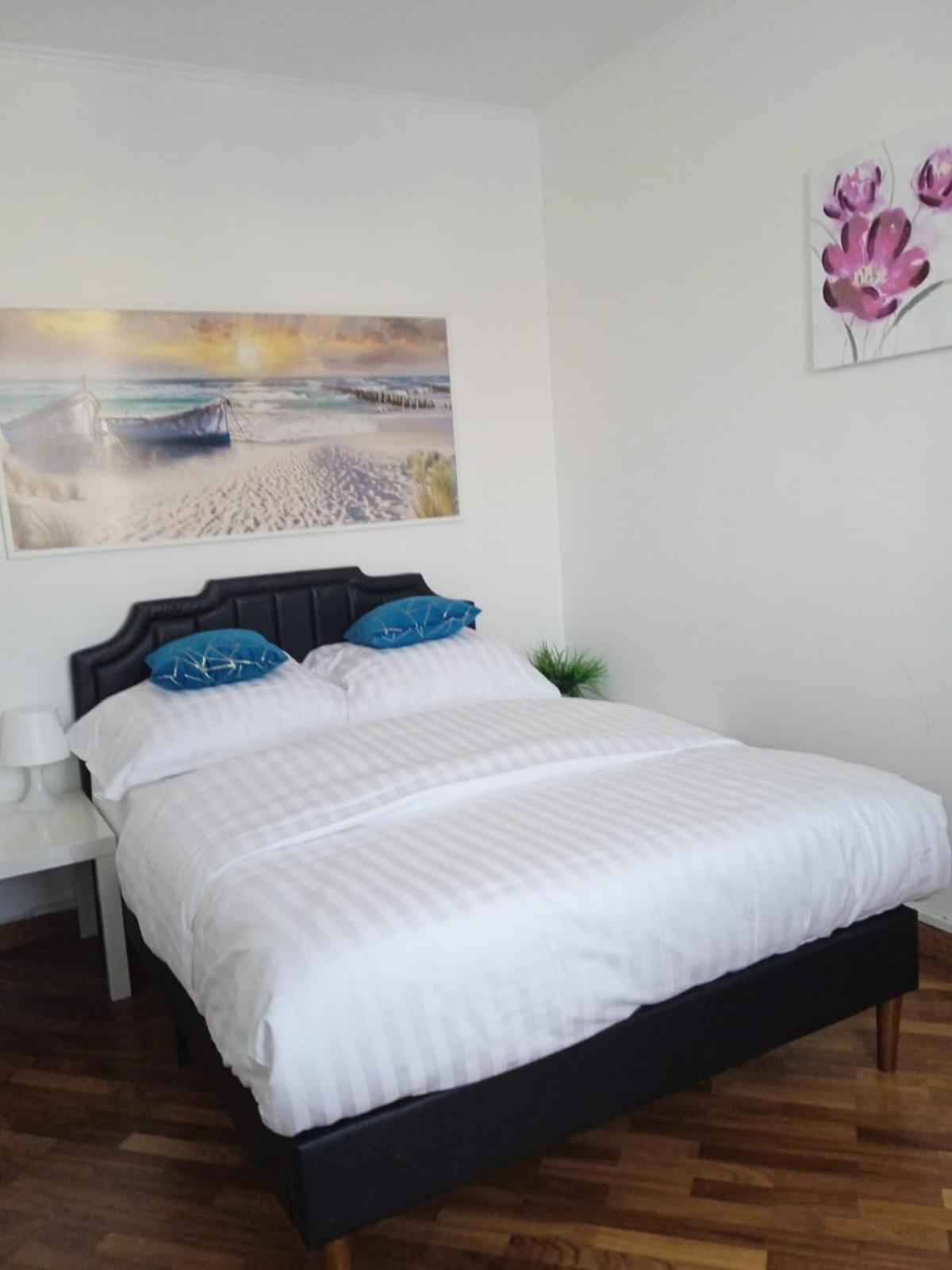 3-Bedroom Apt In Town Square Вроцлав Экстерьер фото