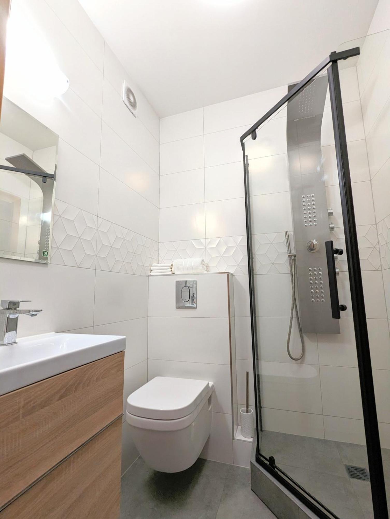 3-Bedroom Apt In Town Square Вроцлав Экстерьер фото