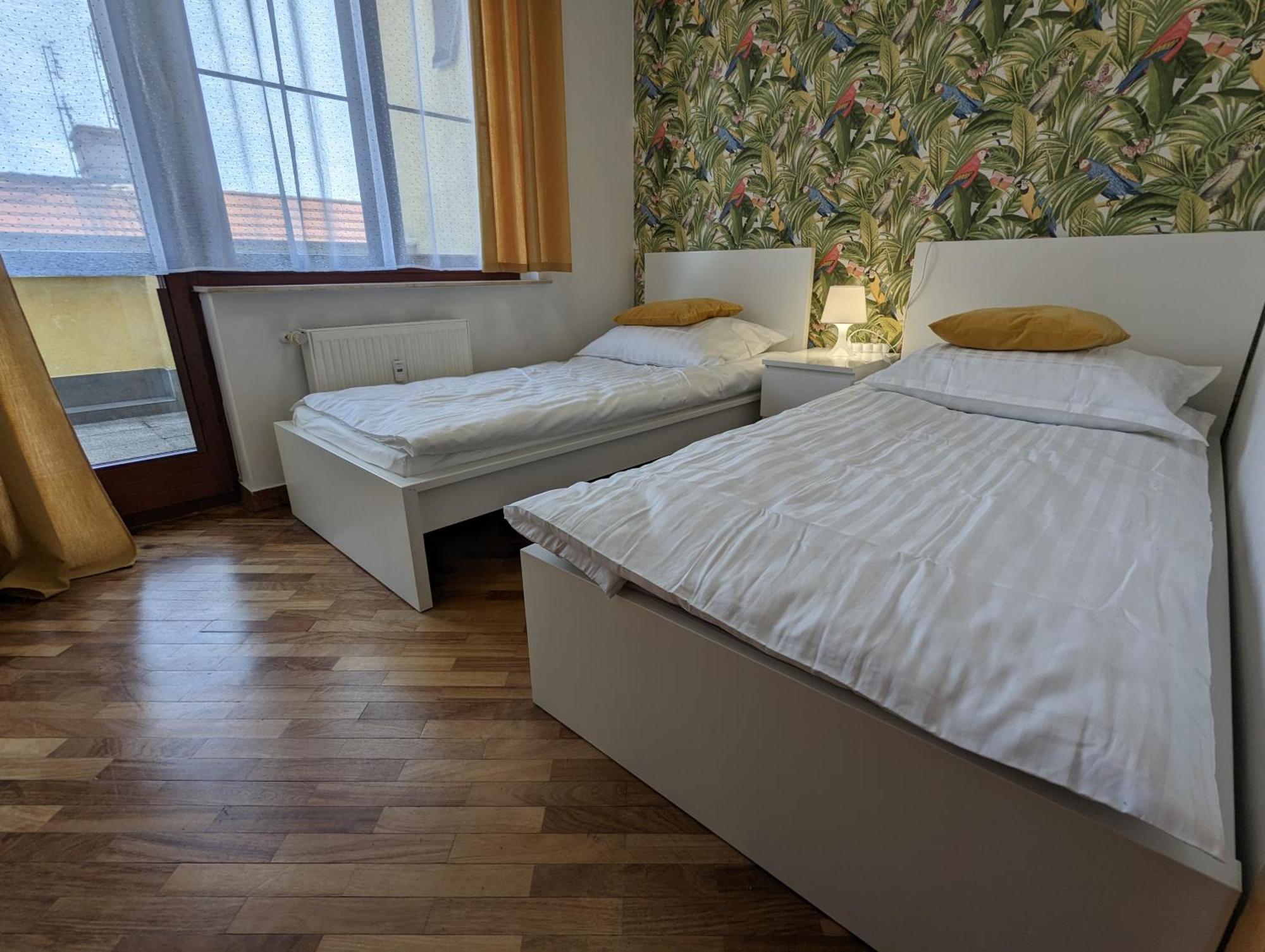 3-Bedroom Apt In Town Square Вроцлав Экстерьер фото