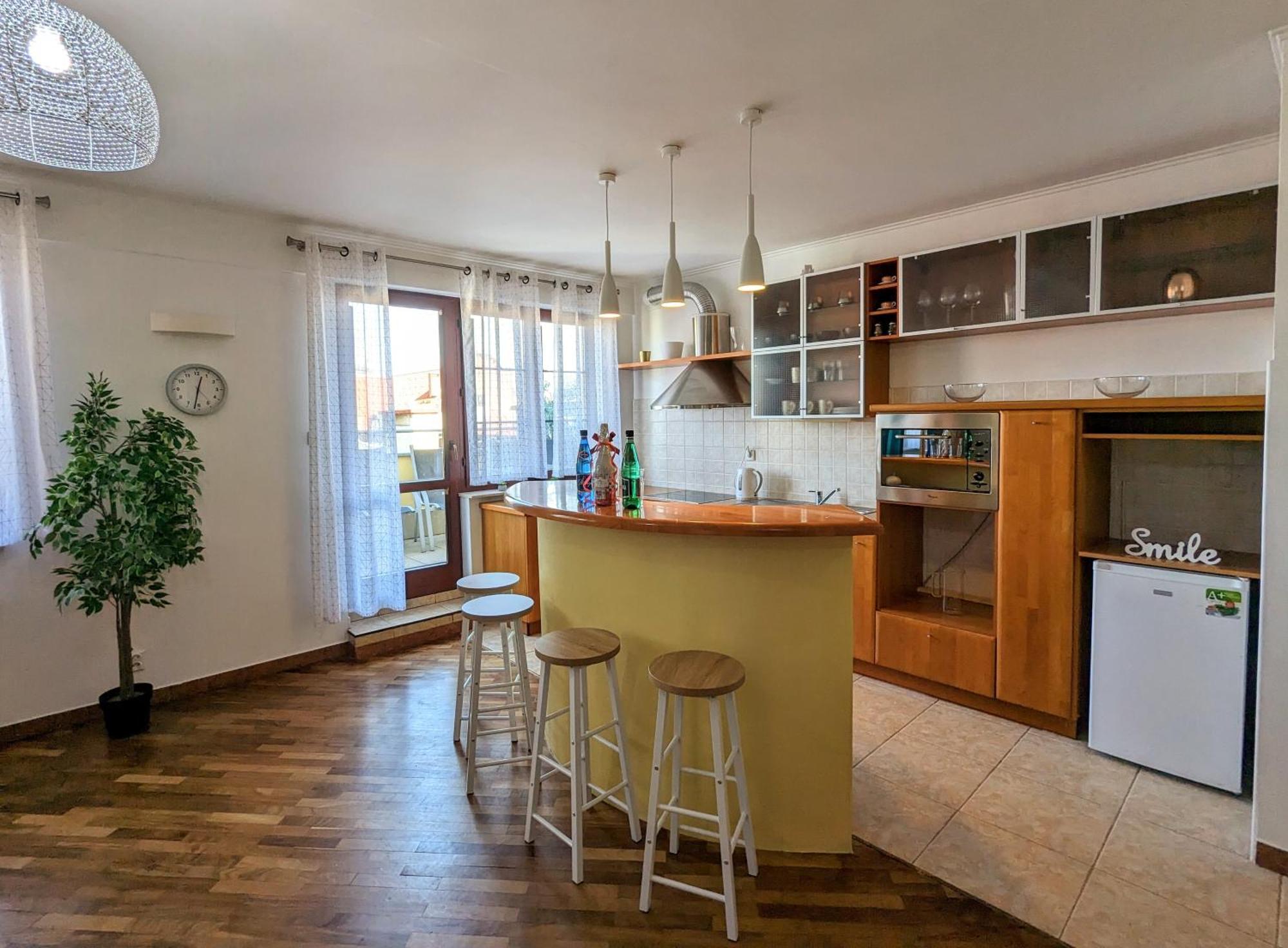 3-Bedroom Apt In Town Square Вроцлав Экстерьер фото